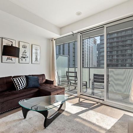 Modern Condo In The Heart Of Downtown 多伦多 外观 照片