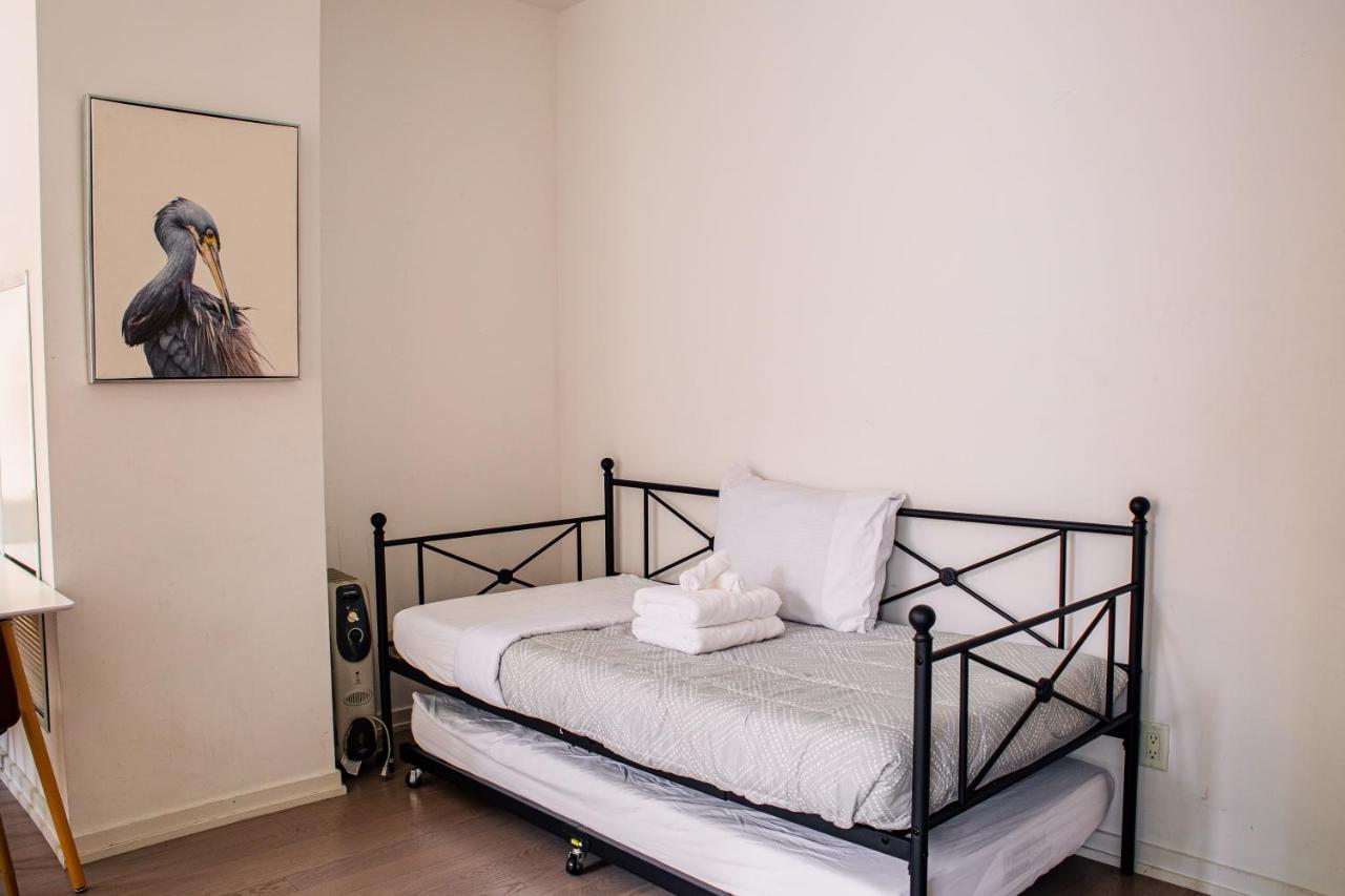 Modern Condo In The Heart Of Downtown 多伦多 外观 照片