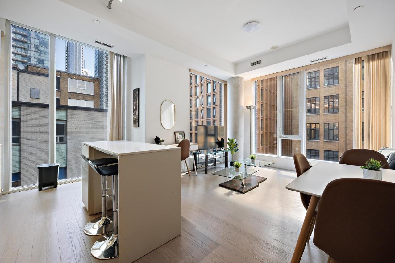 Modern Condo In The Heart Of Downtown 多伦多 外观 照片