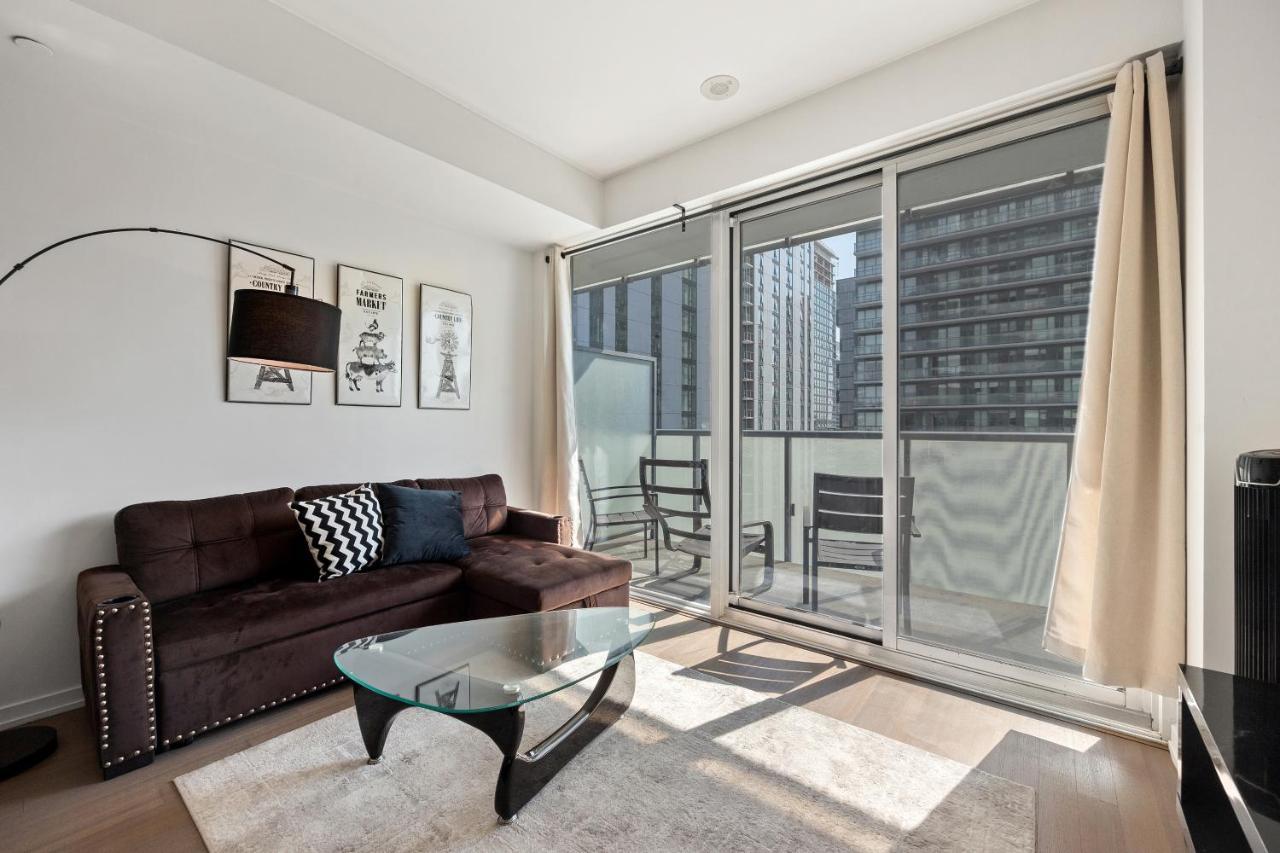 Modern Condo In The Heart Of Downtown 多伦多 外观 照片